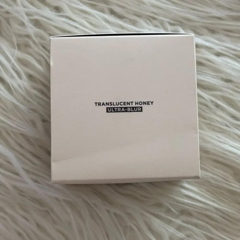 Laura Mercier Ultra Blur Longwearing Translucent Loose Setting Powder Honey